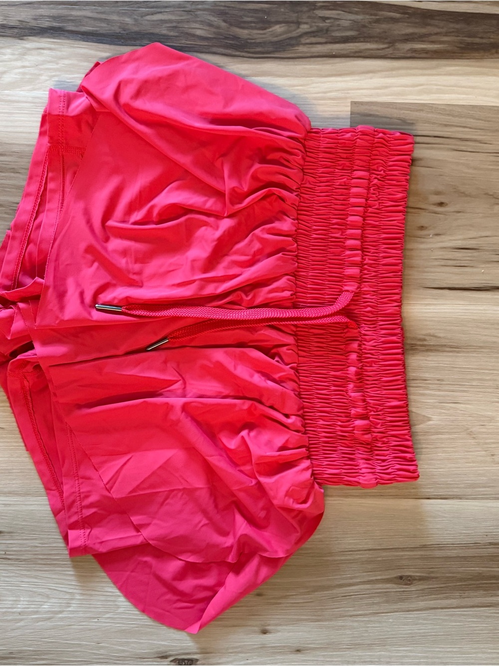 Women’s Athletic Ruched bright red Shorts size small